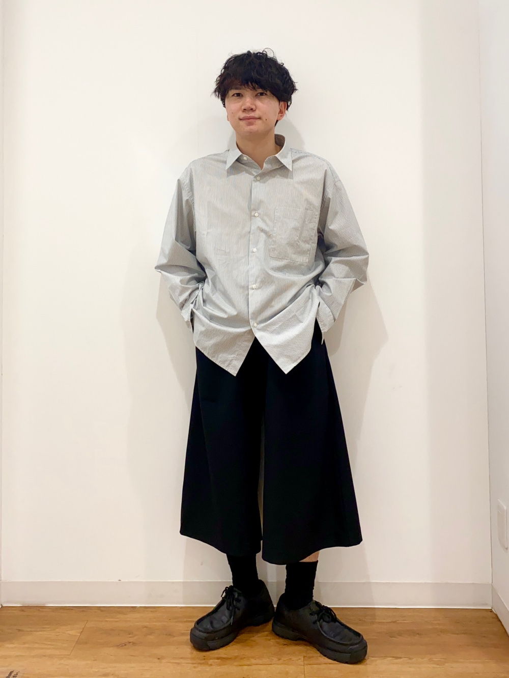 パデッドトレンチコート、50色ソックス」の着用コーディネート