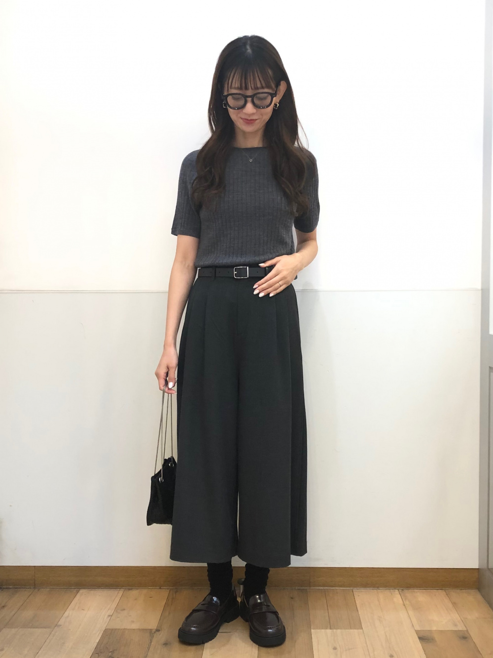 メリノウール混アシメトリーラップショートキュロットパンツ　B4481