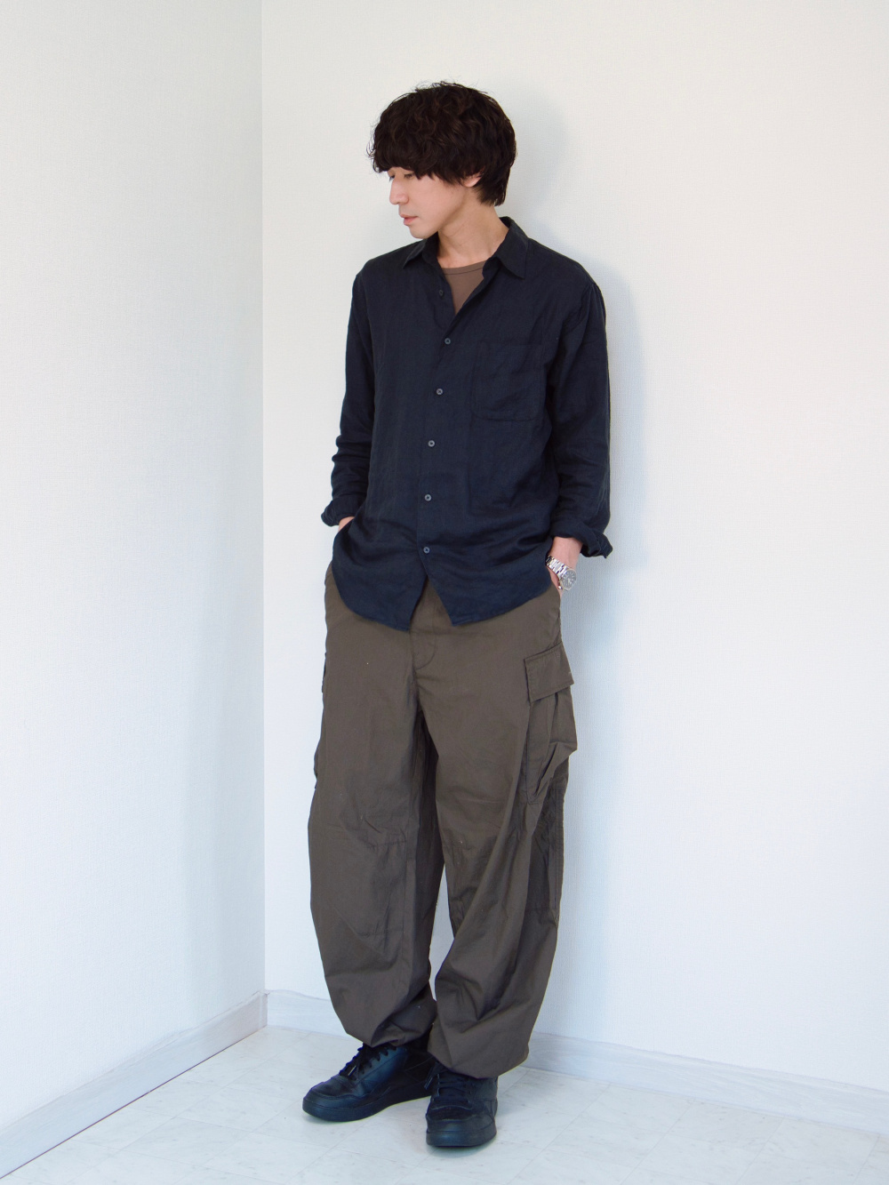 コットンショートブルゾン、ワイドフィットカーゴパンツ」の着用