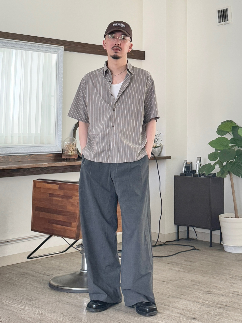 リラックステーラードジャケット、タックワイドストレートパンツ