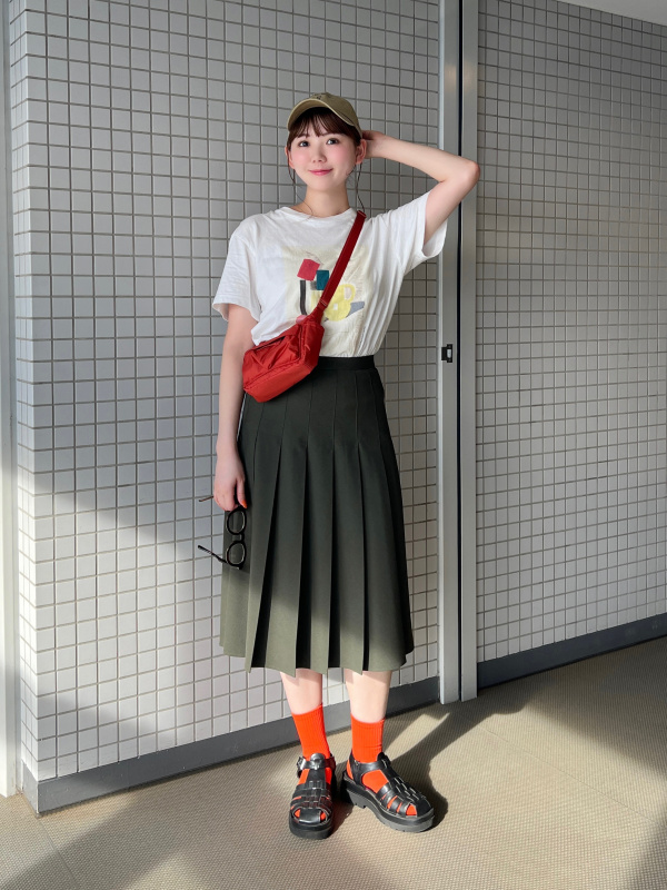 ワイドプリーツミディスカートのコーディネート・着用イメージ