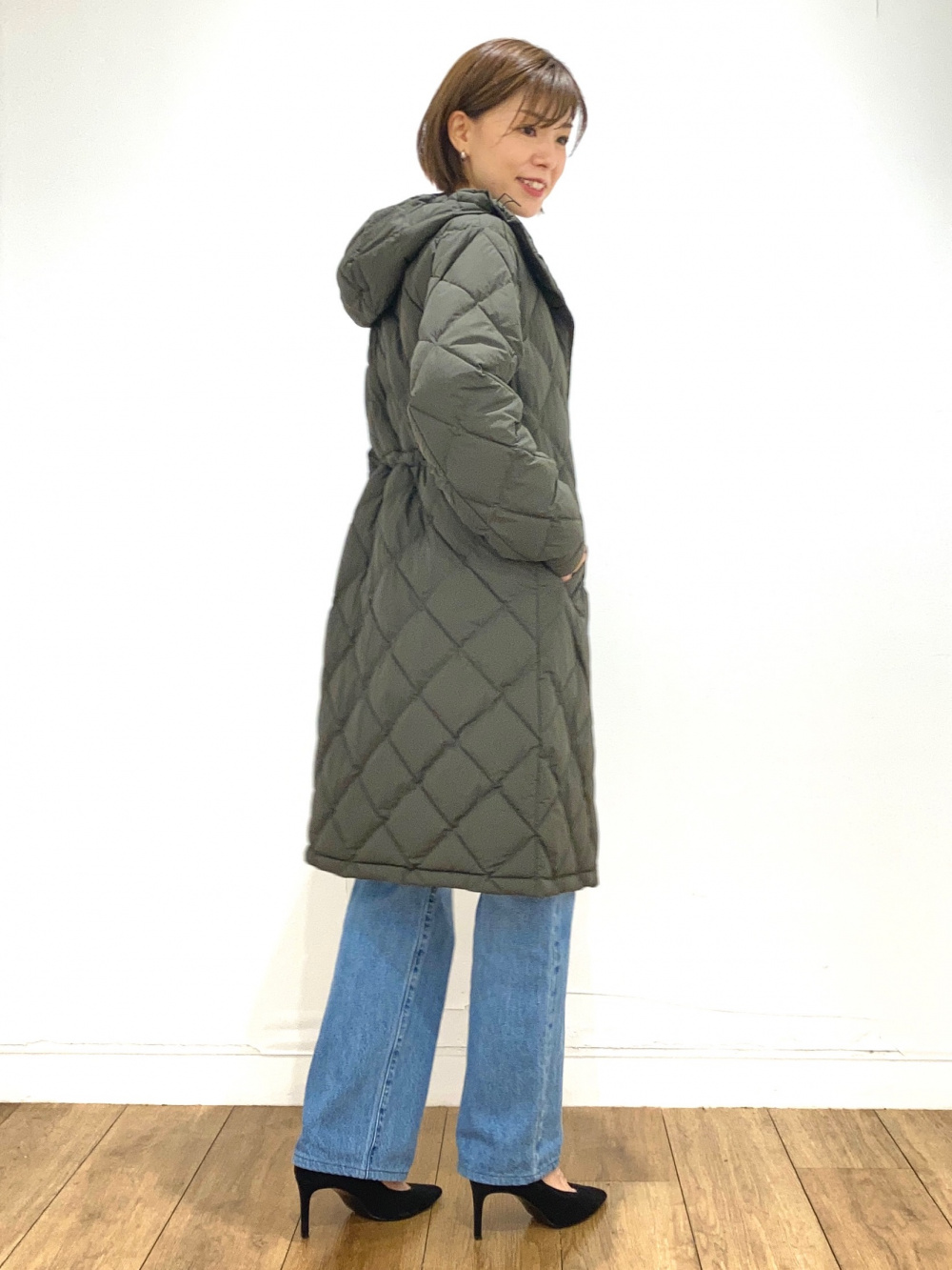 パフテックロングコートリラックスフィット、ストレートジーンズ」の