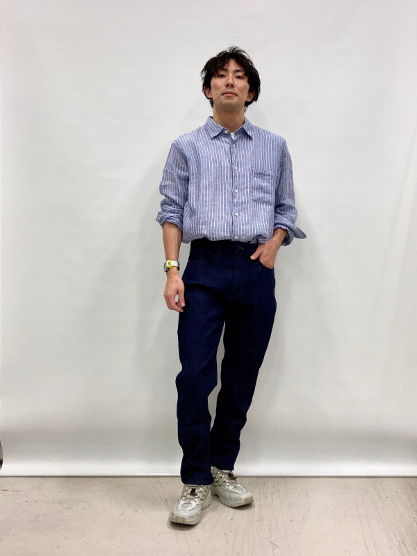 プレミアムリネンシャツ/ストライプ、50色ソックスのコーディネート