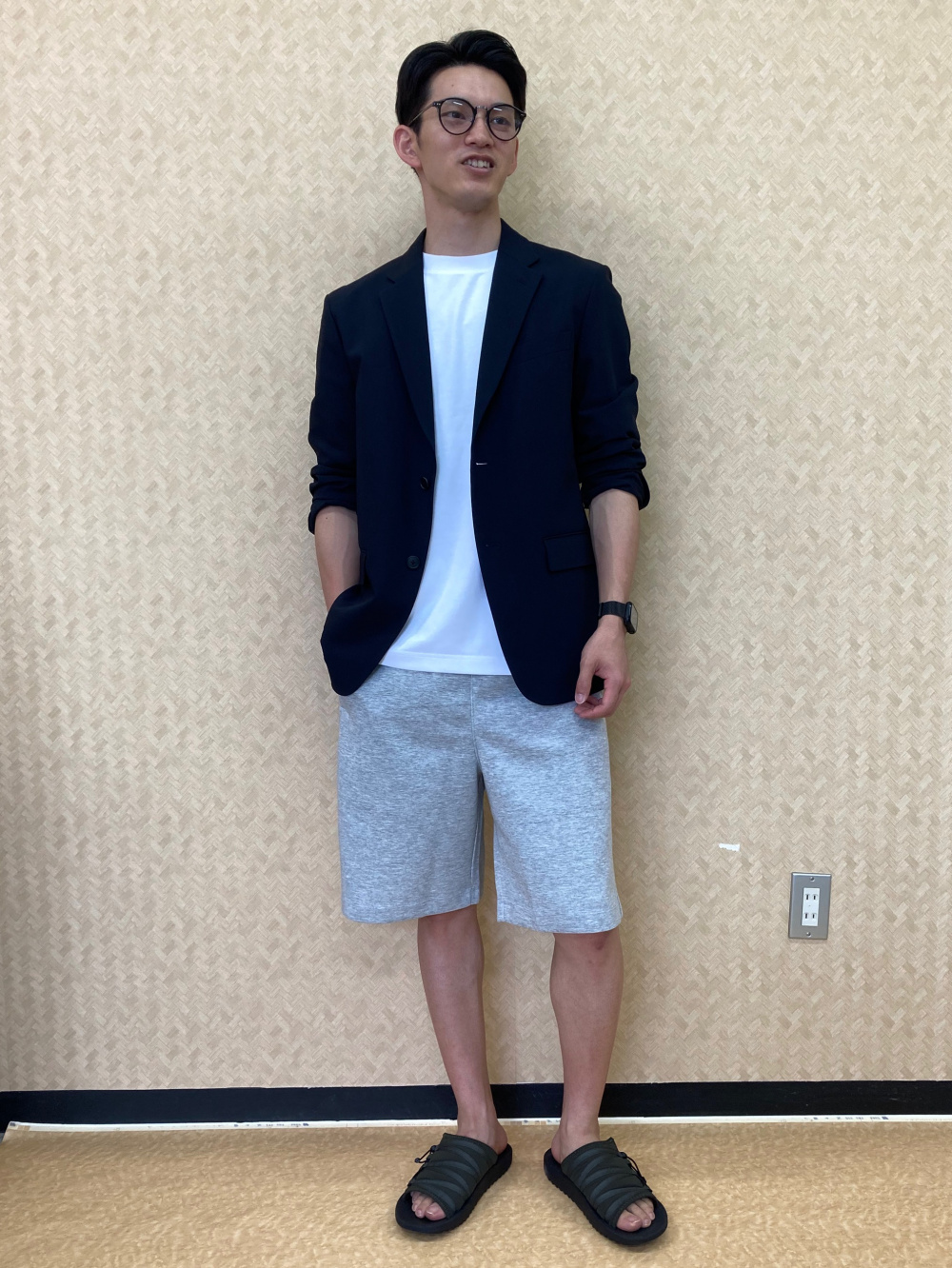 【美品】上下セット UNIQLO 感動ジャケット+感動パンツ 2022ネイビー ユニクロ 感動ジャケット 感動パンツ セットアップ ネイビー M