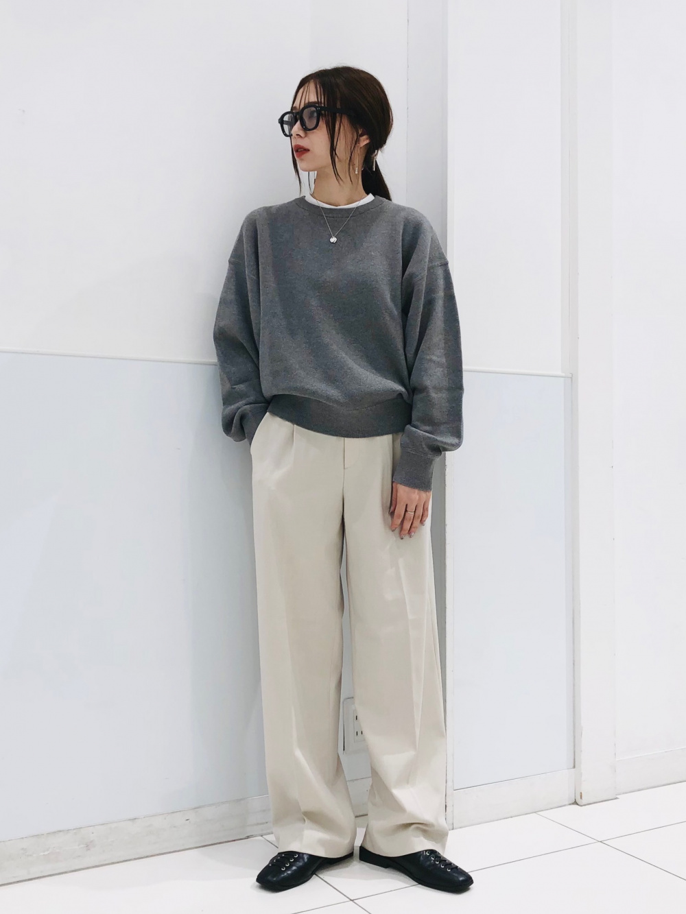 タックワイドパンツ、サンダル」の着用コーディネート| ユニクロ公式