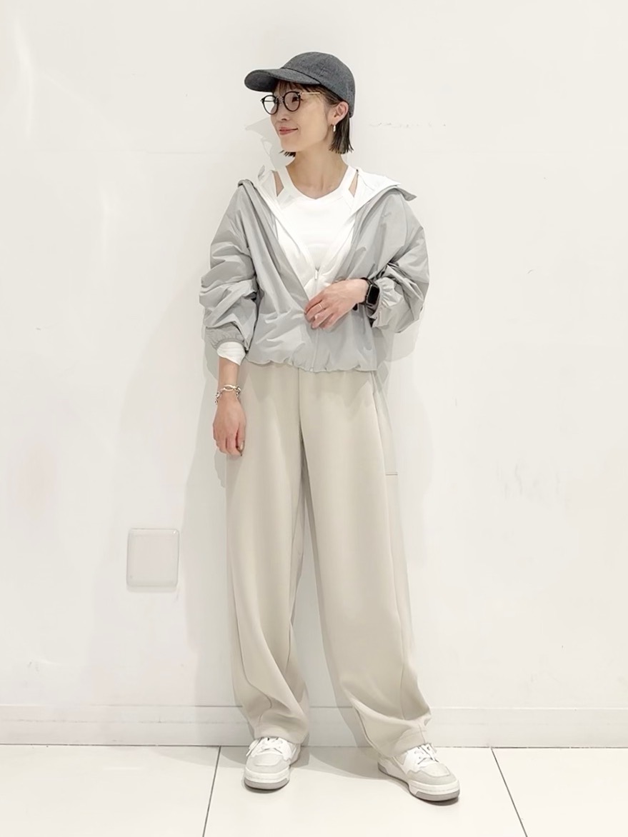 スウェットワイドパンツ/丈長め、ポケッタブルUVカットパーカ」の着用