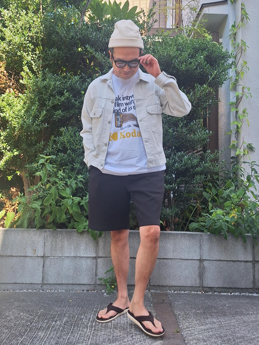 人気☆ユニクロ セットアップ　デニムジャケット　ワイドストレートジーンズ デニムジャケット、ワイドストレートジーンズ」の着用