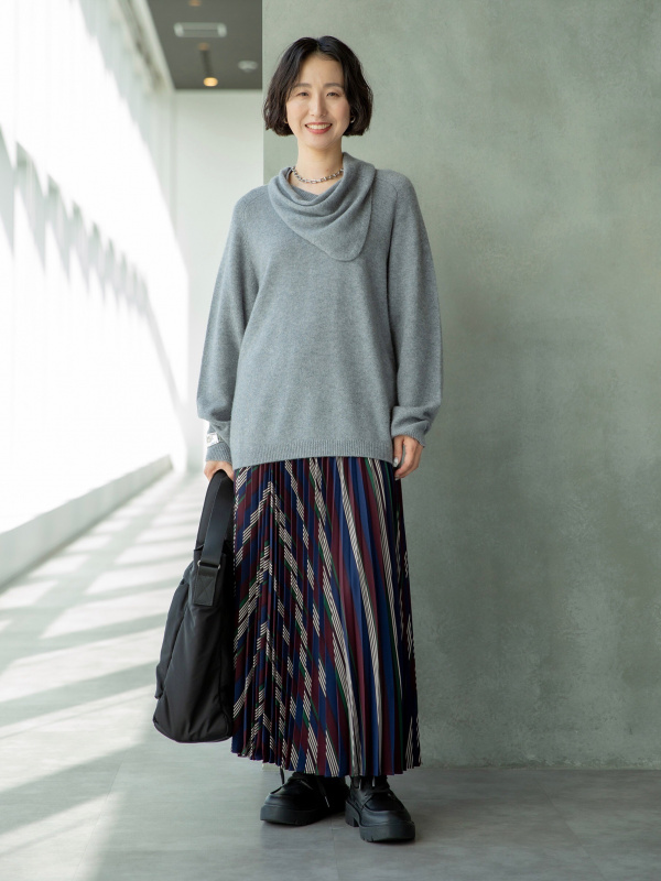 UNIQLO C カシミヤリラックスVネックセータースカーフ付　サイズM ユニクロ公式 | カシミヤリラックスVネックセータースカーフつき