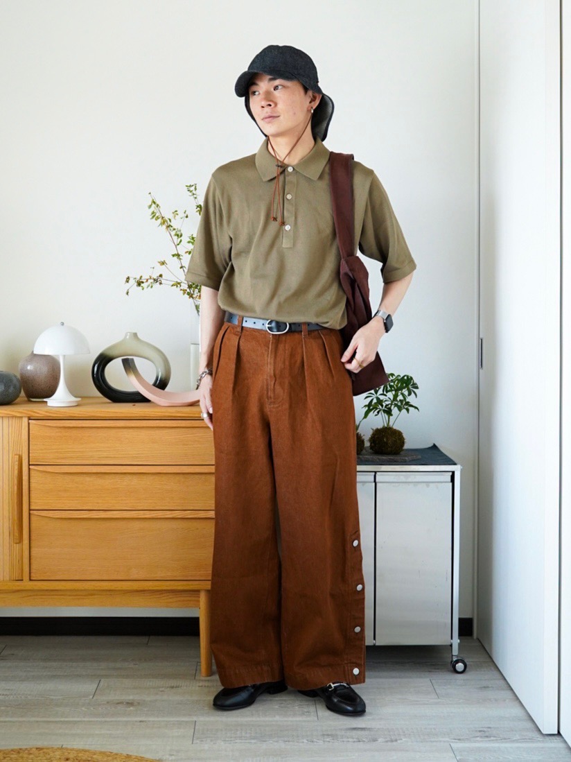 ニットポロシャツ、Vネックカーディガン」の着用コーディネート