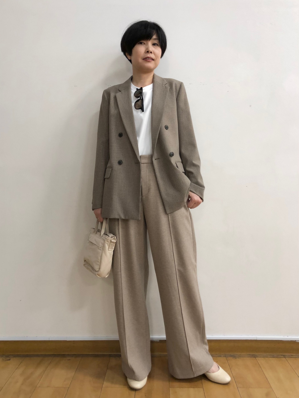 カシミヤクルーネックセーター、ブラッシュドジャージーワイドパンツ