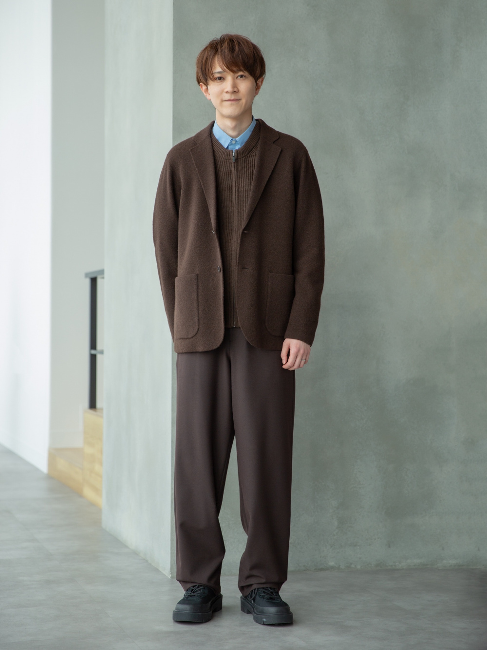 スウェットワイドパンツ、コットンショートブルゾン」の着用