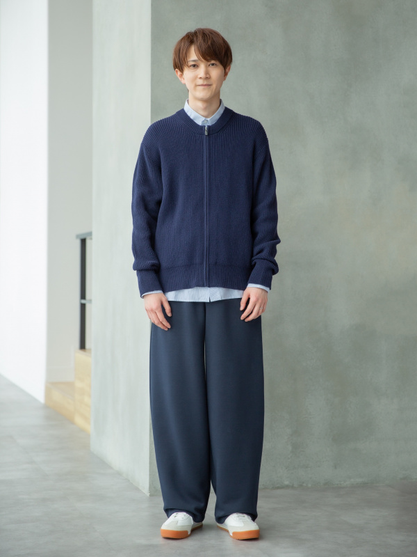 スウェットワイドパンツ、クルーネックフルジップカーディガンの