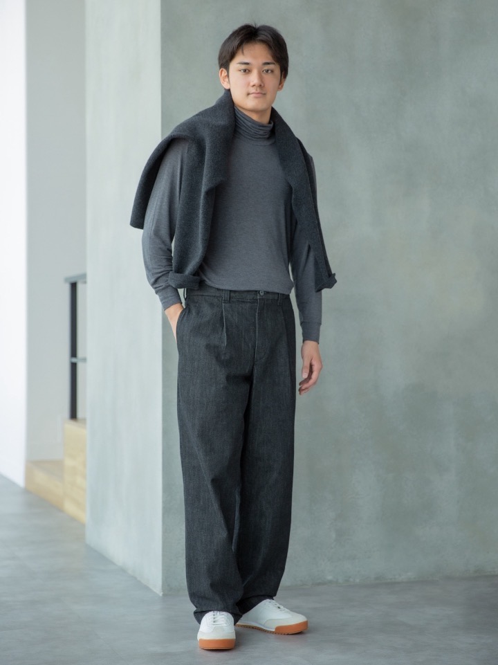 タックストレートパンツ／デニム」の着用コーディネート