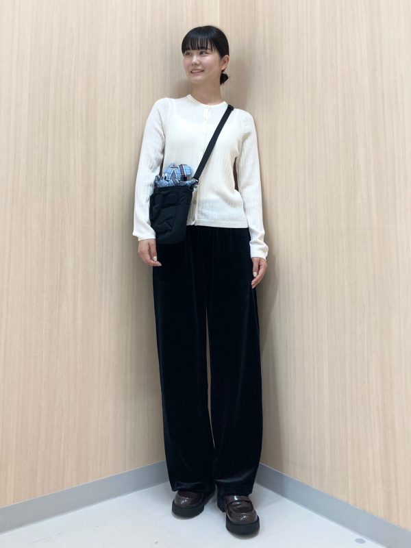 UNIQLO|ベロアパンツ| ネイビー UNIQLO - ユニクロ ベロアパンツの通販 by ずず｜ユニクロならラクマ