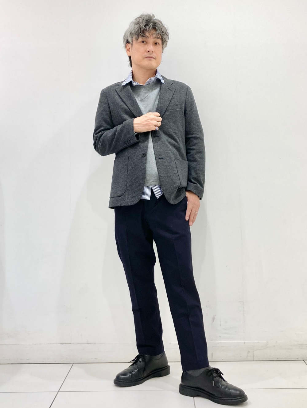 スウェットシャツ、ブラッシュドジャージージャケット/チドリ」の着用