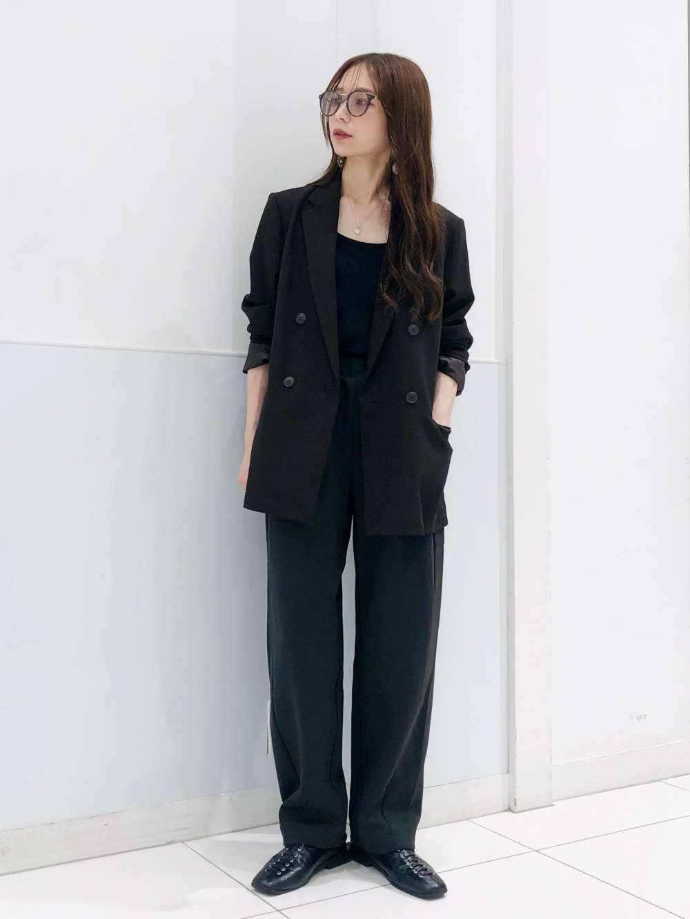 極美品 UNIQLO ダブルジャケット タックワイドパンツ セットアップ ダブルジャケット、タックワイドストレートパンツ」の着用