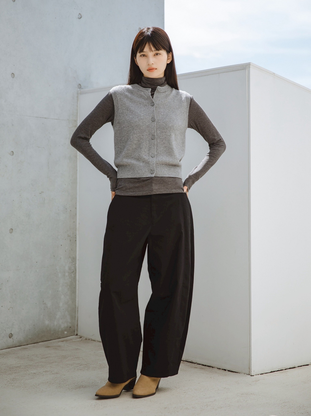 ユニクロC ブラック カシミヤクルーネックショートベスト Mサイズ　新品 ユニクロ公式 | カシミヤクルーネックショートベスト