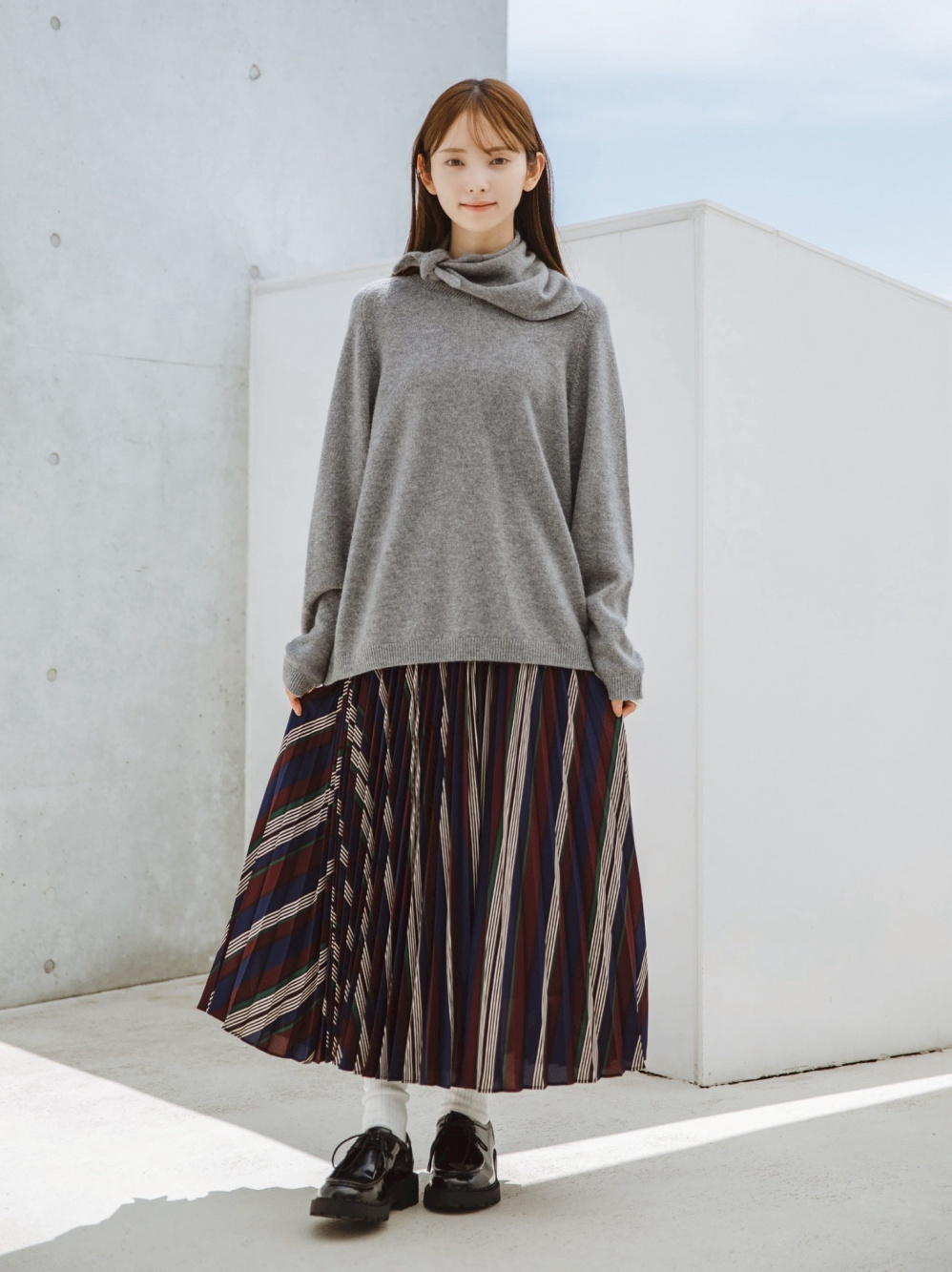 カシミヤリラックスVネックセータースカーフつき、コットンカーブ