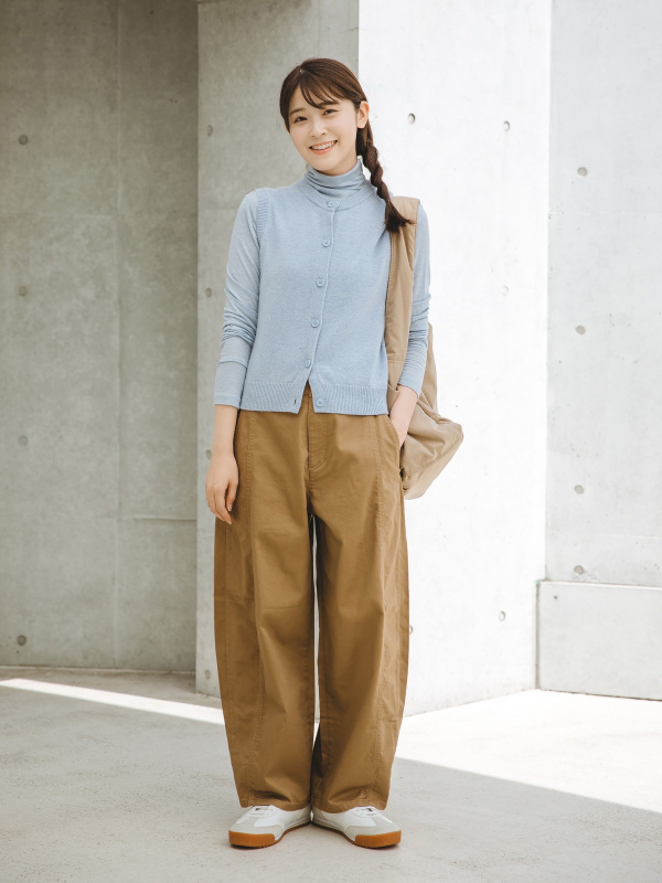 カシミヤクルーネックショートベスト（レディース）の着用