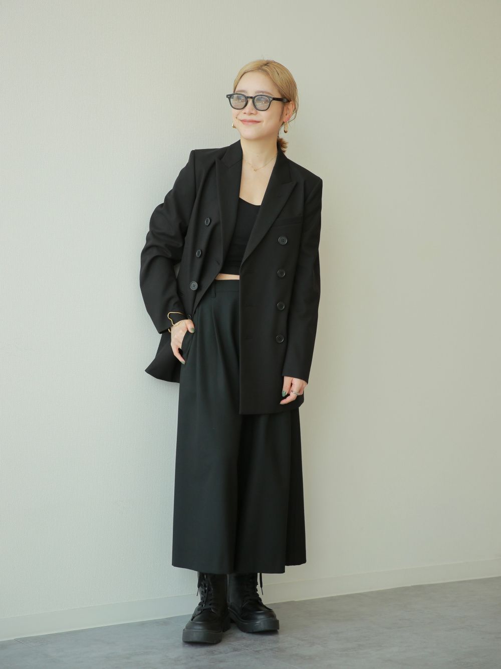 ダブルロングコート、ダブルテーラードジャケット」の着用
