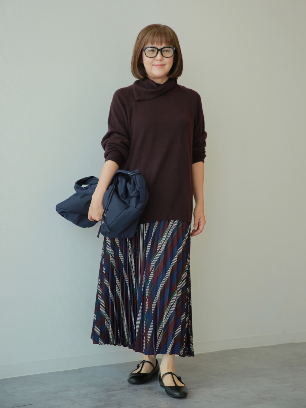 カシミヤリラックスVネックセータースカーフつき、フレアスコート」の