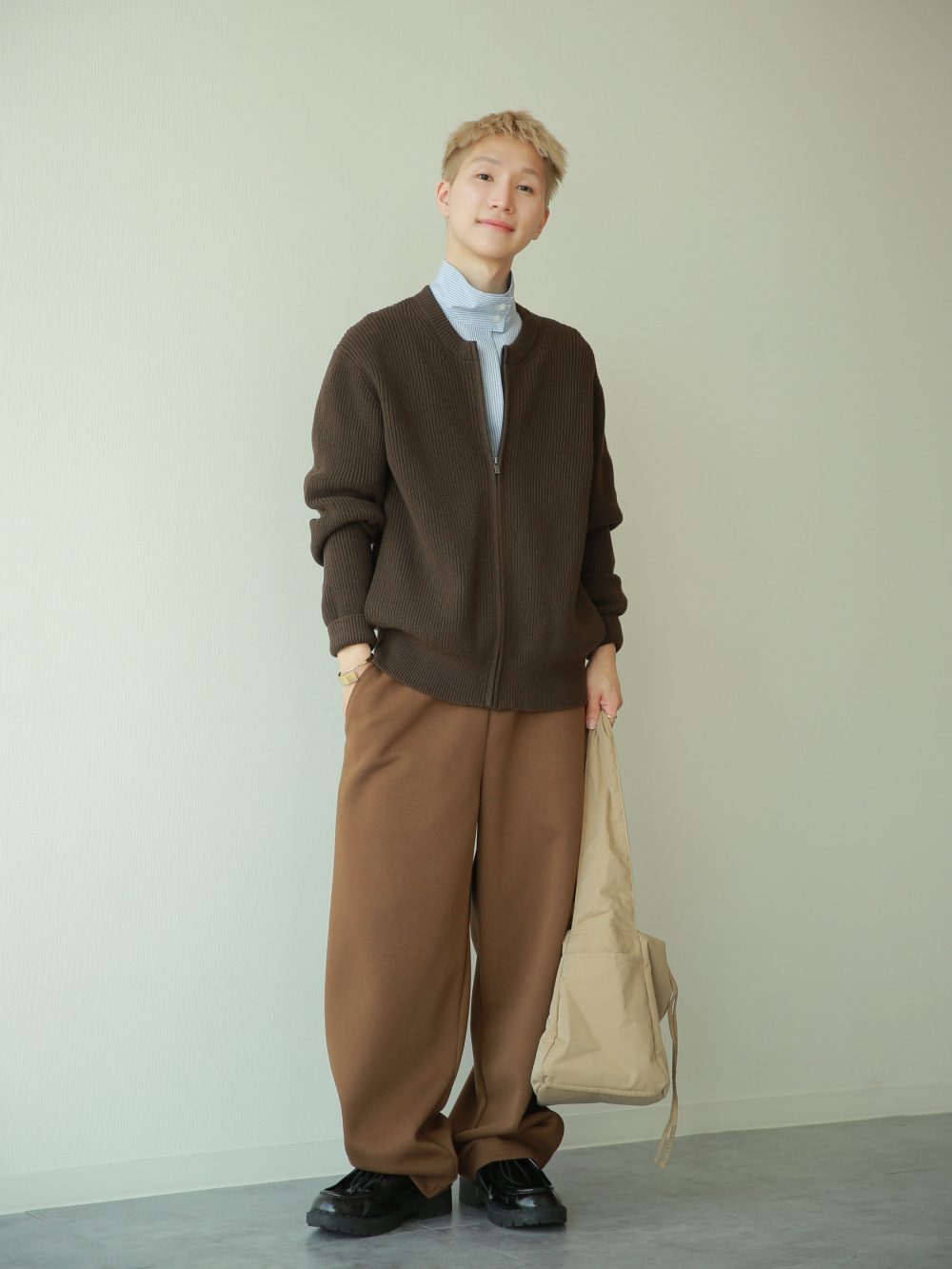 クルーネックフルジップカーディガン」の着用コーディネート| ユニクロ公式