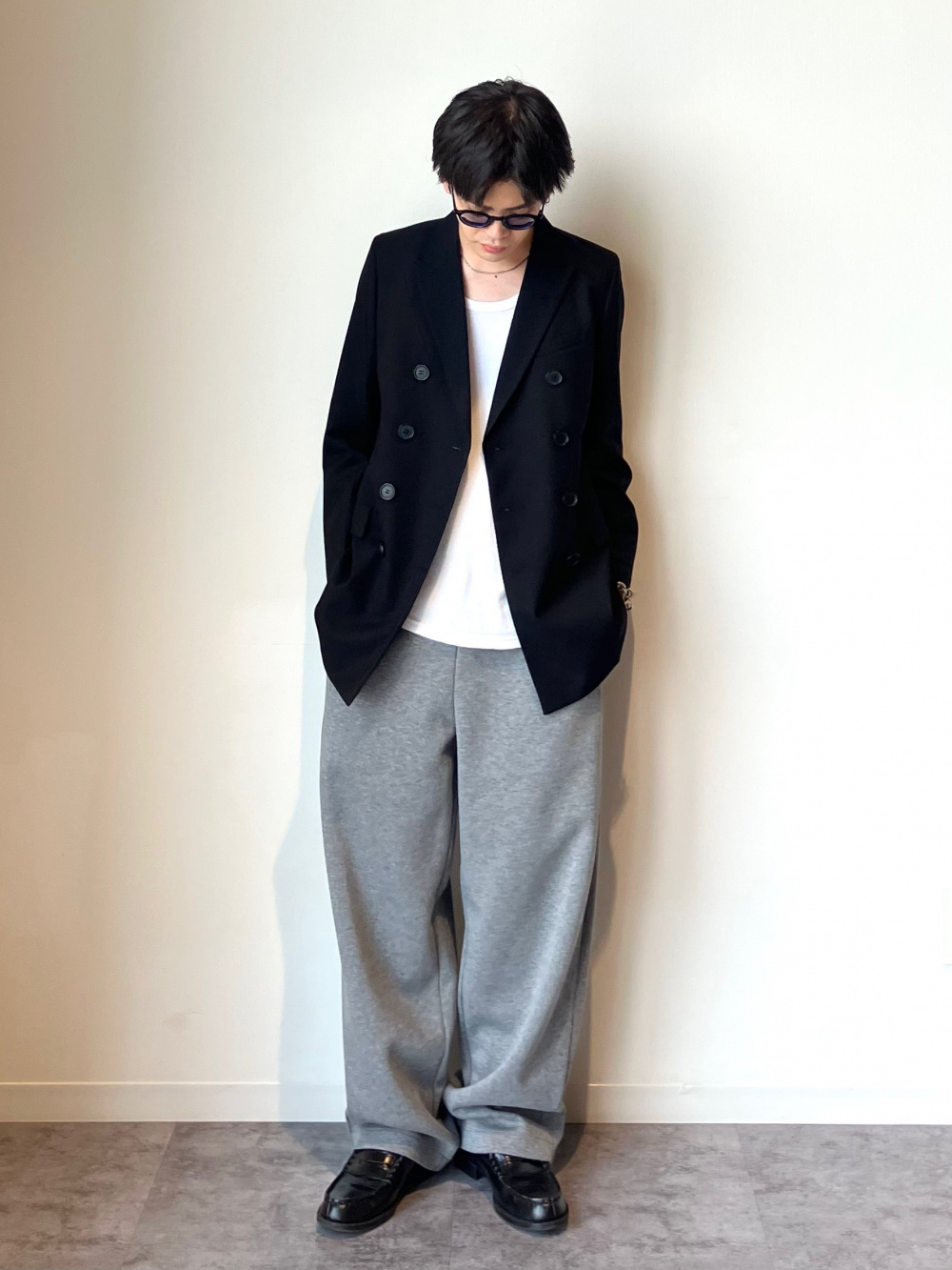 スウェットワイドパンツ、ライトウェイトスタンドブルゾン」の着用