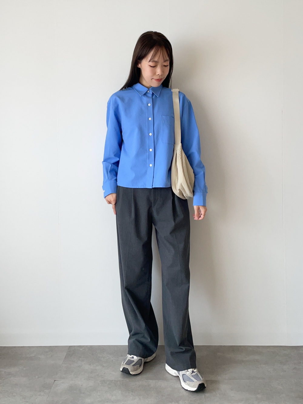 タックワイドパンツ（ツータック・丈長め76cm）」の着用