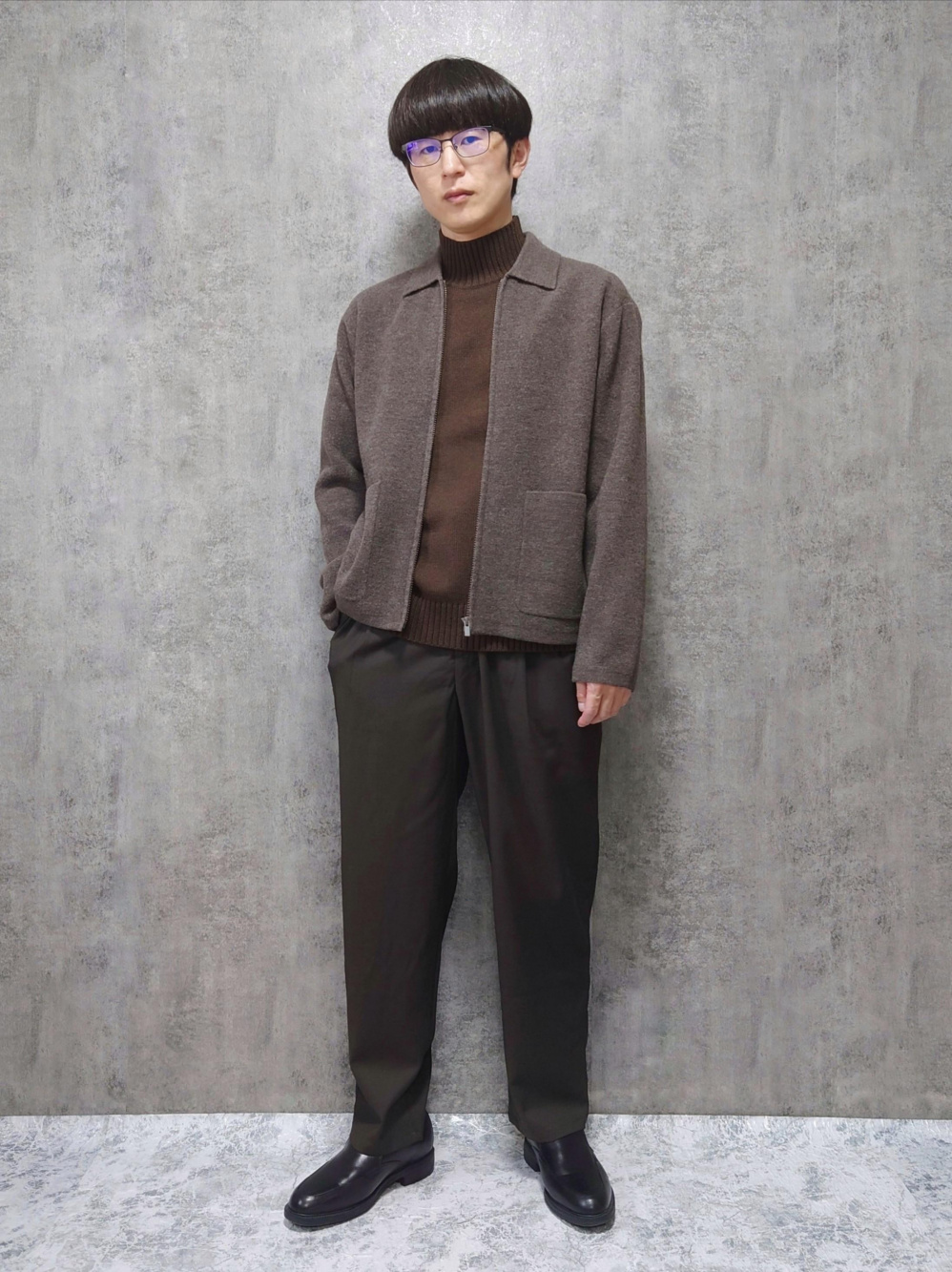 クルーネックT、ニットフルジップジャケット」の着用コーディネート