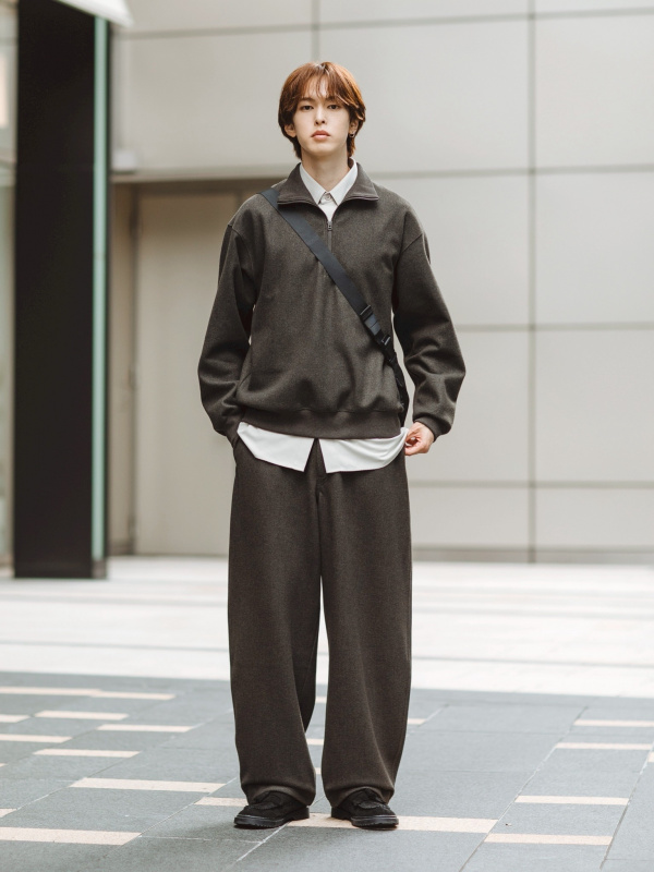ブラッシュドスウェットハーフジップシャツ（メンズ）の着用