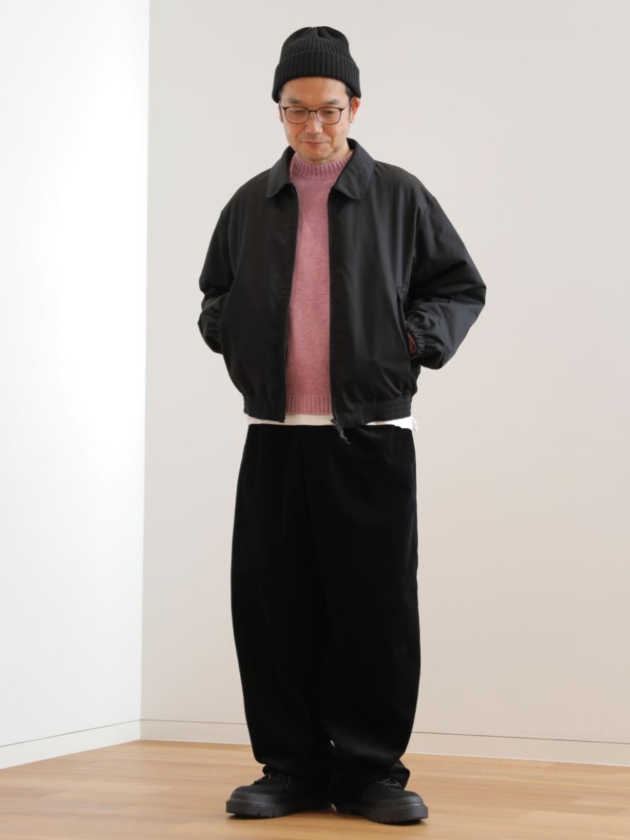 パフテックショートブルゾン、ラムクルーネックセーター」の着用