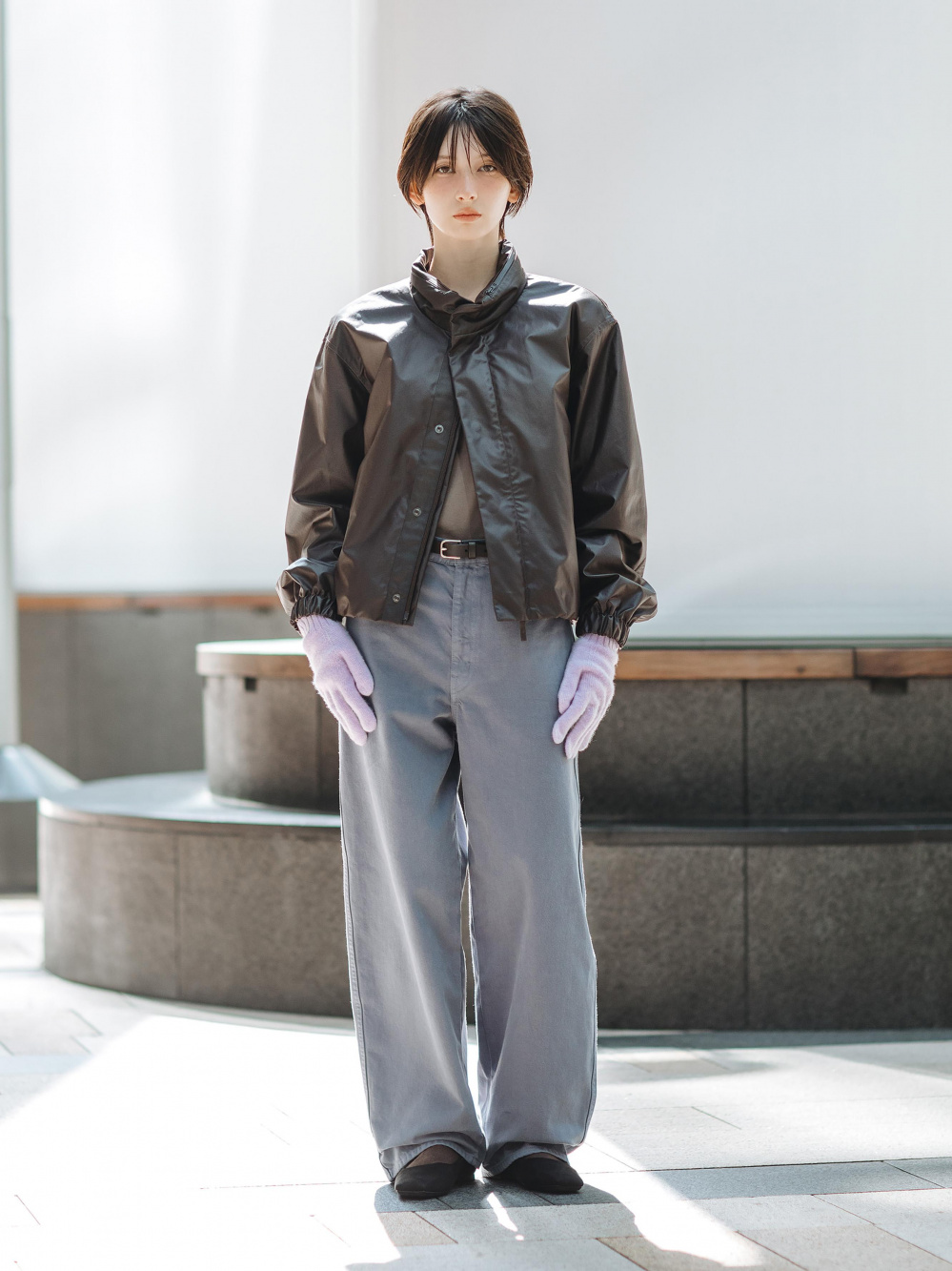 コーティングショートブルゾン、スーピマコットンT/長袖」の着用