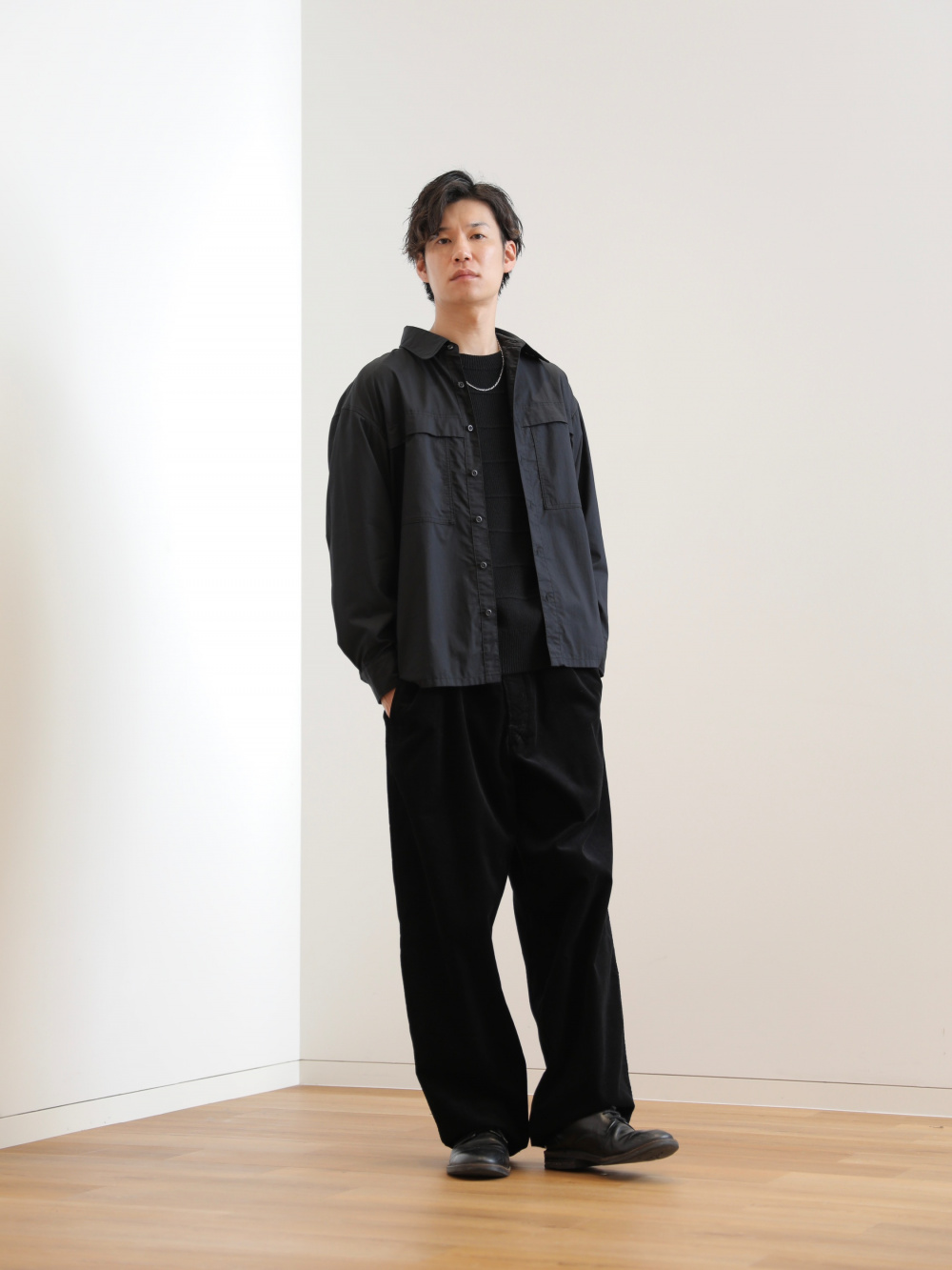 UNIQLO U ユニクロ　ブラック オーバーサイズカラーデニムジャケット ユーティリティオーバーサイズシャツ、オーバーサイズカラー