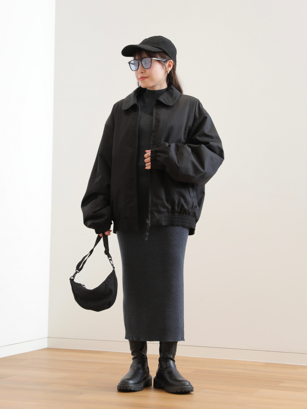 パフテックショートブルゾン Black LサイズUNIQLOU 2025 パフテックショートブルゾン、コットンシャツ」の着用