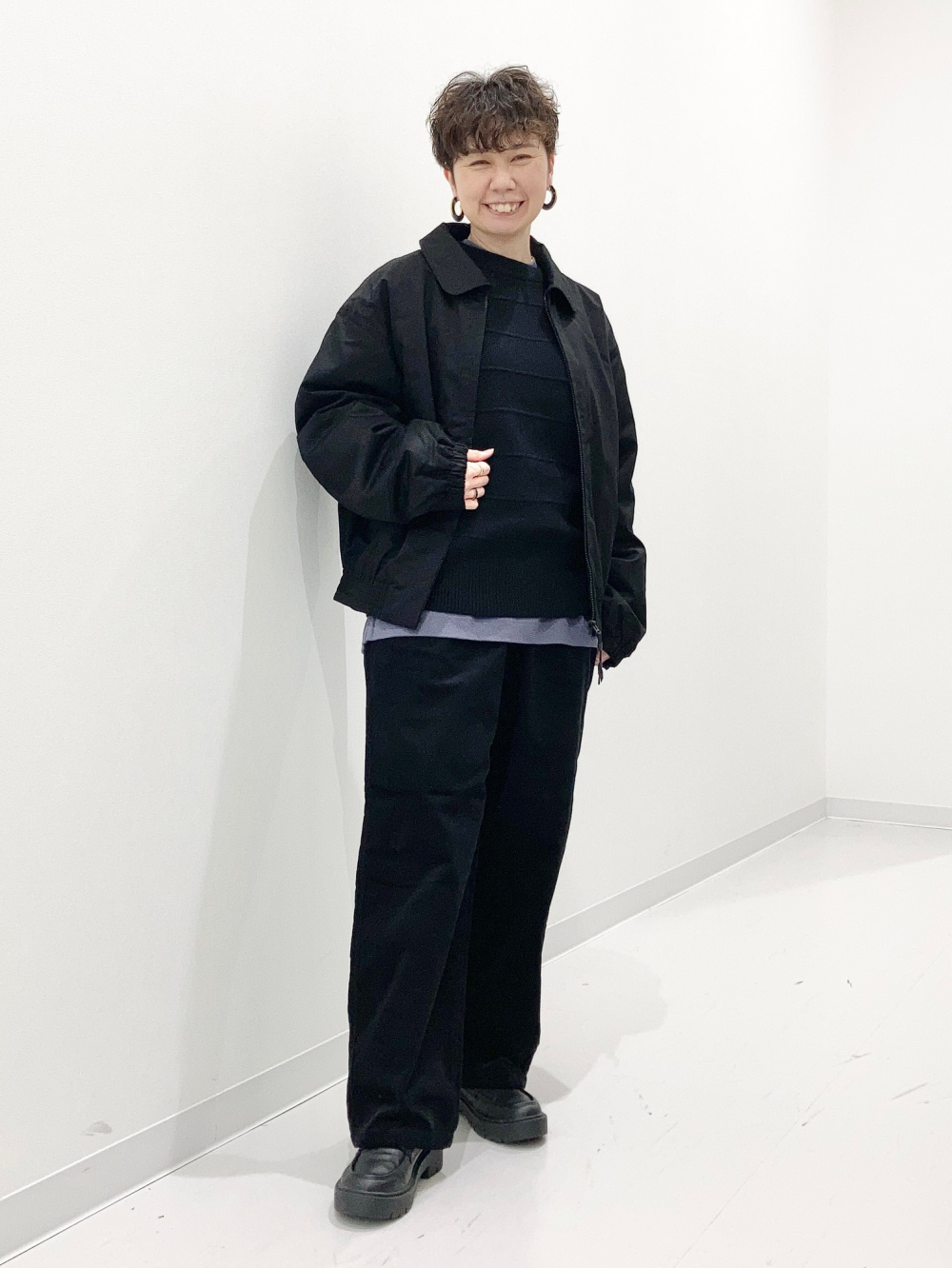 パフテックショートブルゾン Black LサイズUNIQLOU 2025 パフテックショートブルゾン、コットンシャツ」の着用