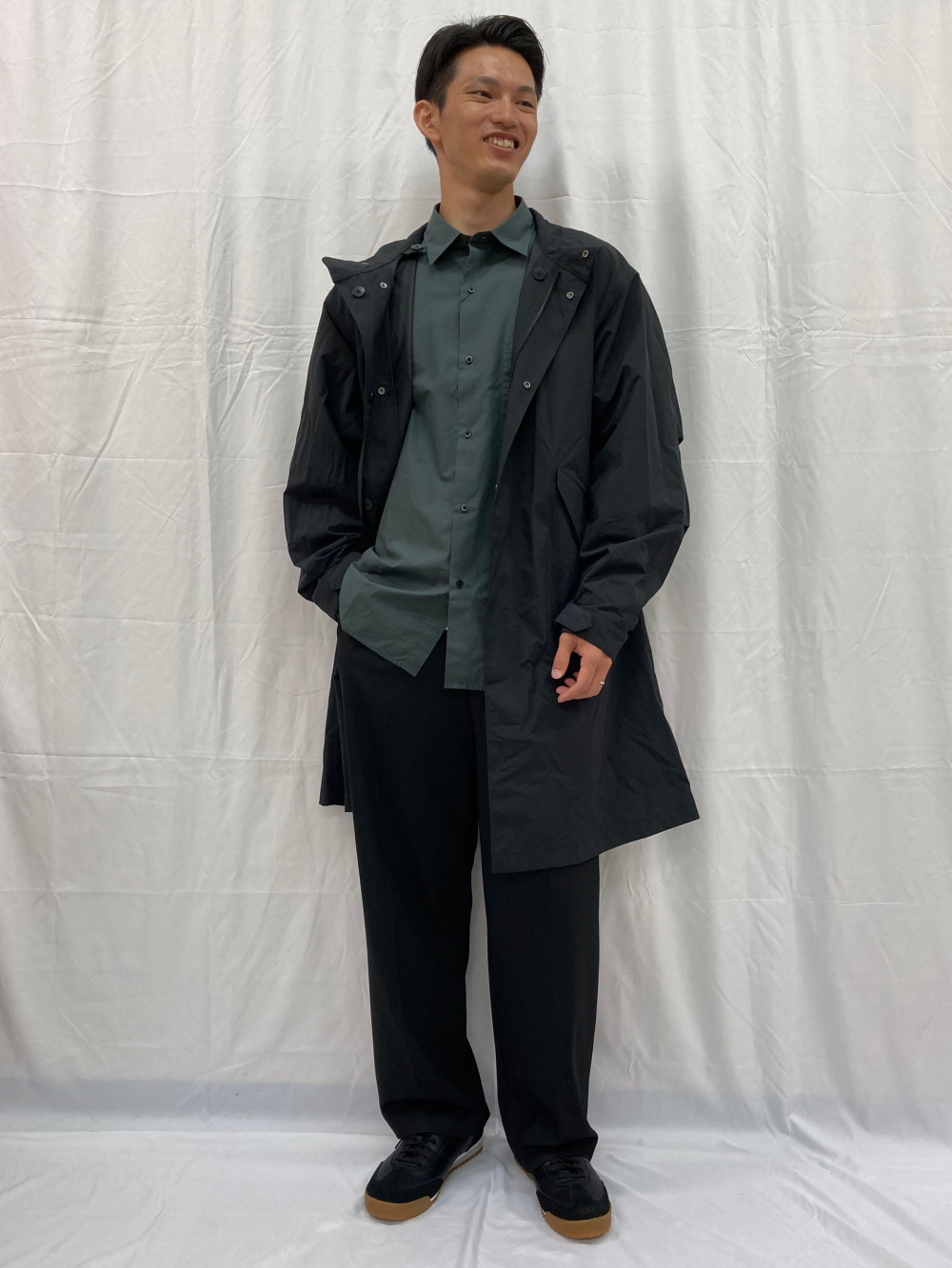 ウィンドプルーフ2WAYコート、ブロードオーバーサイズシャツ」の着用