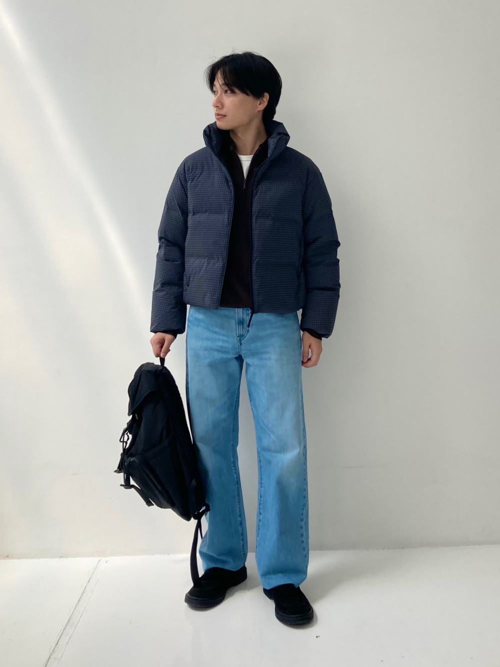 ハイブリッドダウンパーカ、カシミヤハーフジップセーター」の着用