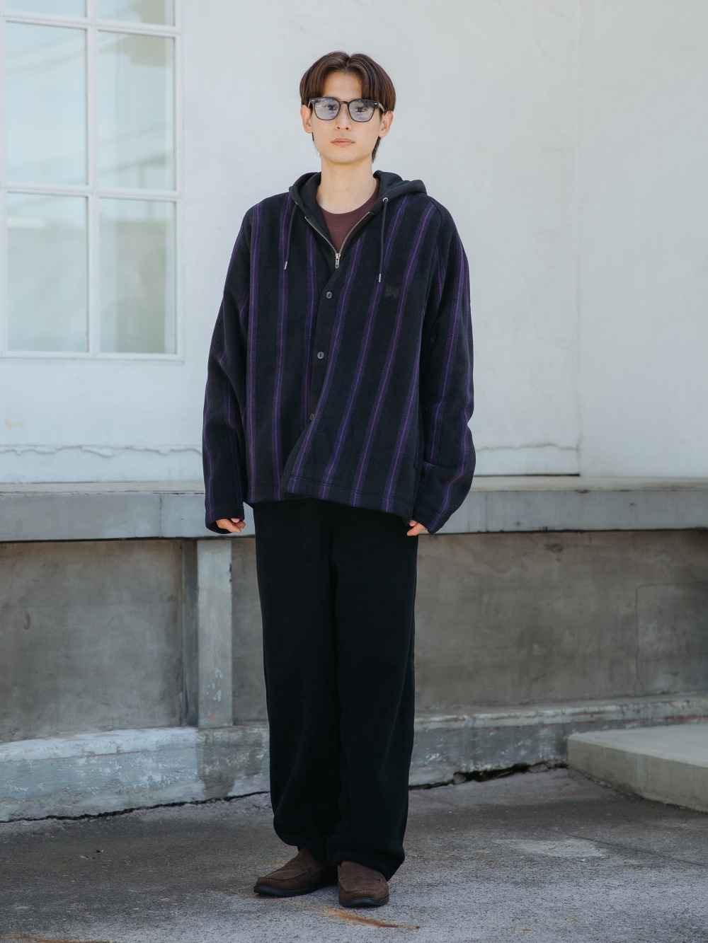 フリースオーバーサイズカーディガン、フリースワイドパンツ」の着用