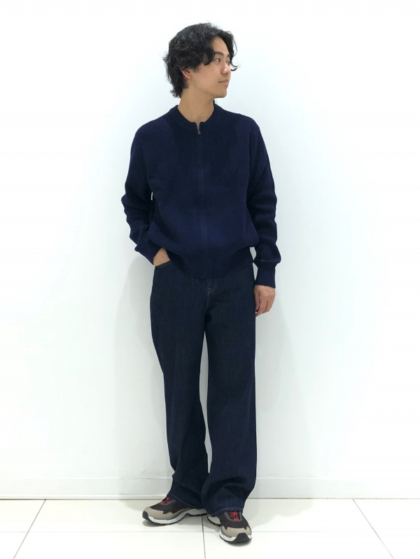 ワイドストレートジーンズのコーディネート・着用イメージ｜ユニクロ公式