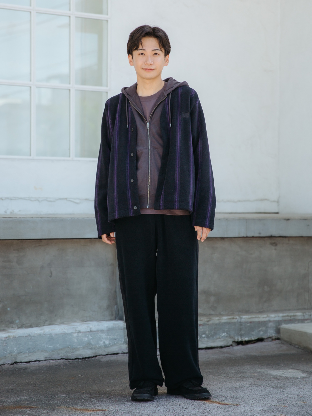 フリースオーバーサイズカーディガン、フリースワイドパンツ」の着用