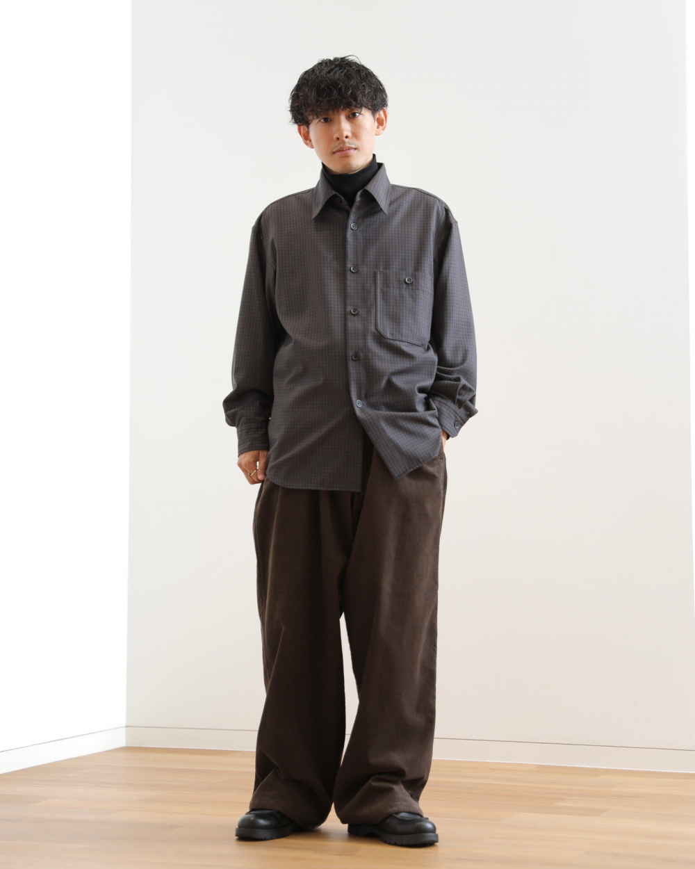 パフテックショートブルゾン、ハイネックセーター」の着用