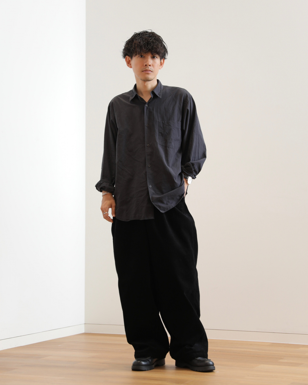 ユニクロU コーデュロイユーティリティパンツ コーデュロイユーティリティパンツ」の着用コーディネート| ユニクロ公式