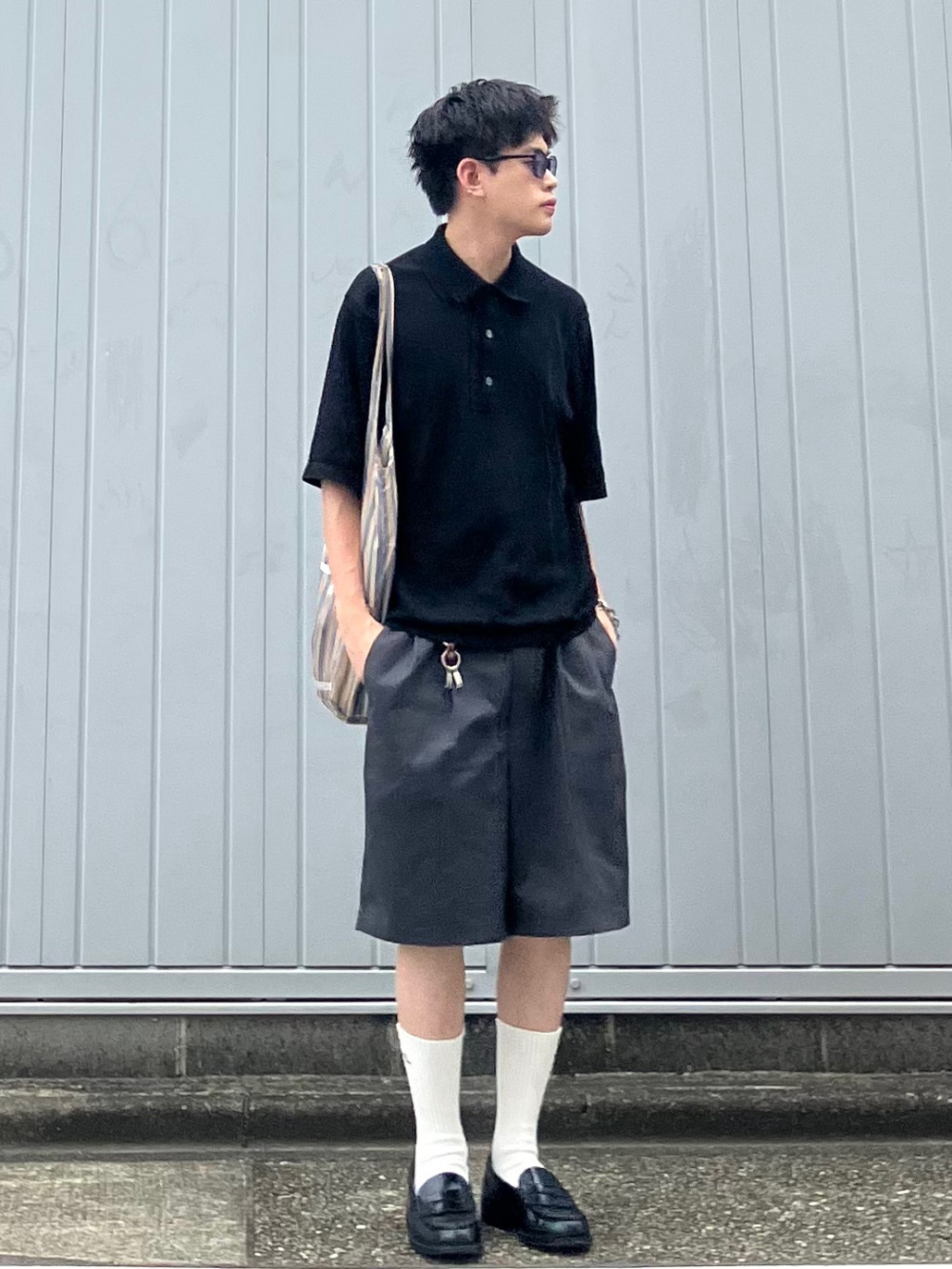 ニットポロシャツ、Vネックカーディガン」の着用コーディネート