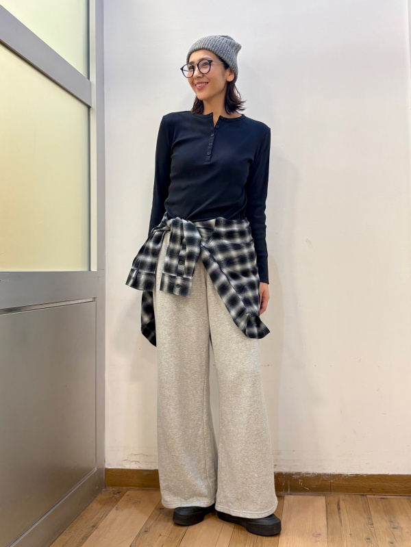 極暖ヒートテックリブUネックブラTシャツ、コーデュロイロングシャツ