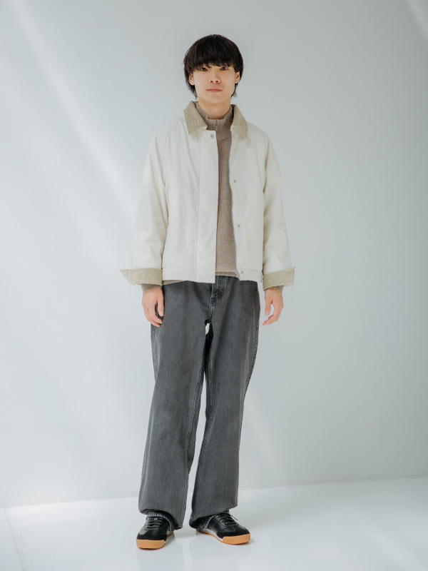 ユニクロ カシミヤハーフジップセーター ライトグレー　Mサイズ カシミヤハーフジップセーター、コットンチノパンツのコーディネート
