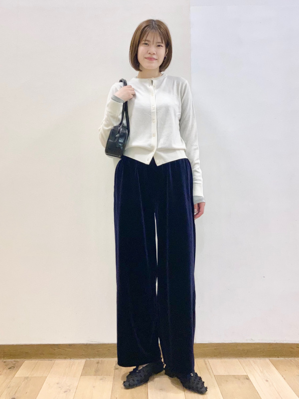 ソフトベロアイージーパンツのコーディネート・着用イメージ｜ユニクロ公式