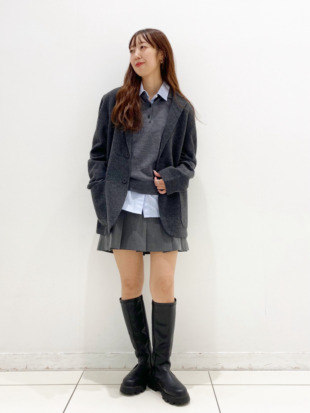 ダブルジャケット/チェック、メリノポロセーター」の着用