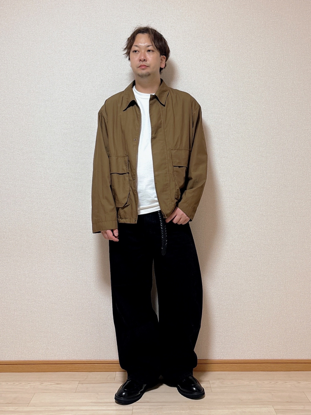 UNIQLOC コットンショートブルゾン 38ダークブラウンMサイズ クルーネックTシャツ、コットンショートブルゾン」の着用