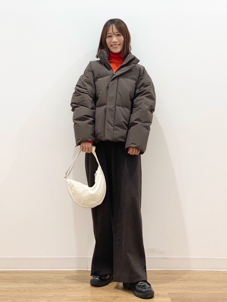 シームレスダウンジャケット、メリノリブタートルネックセーター」の