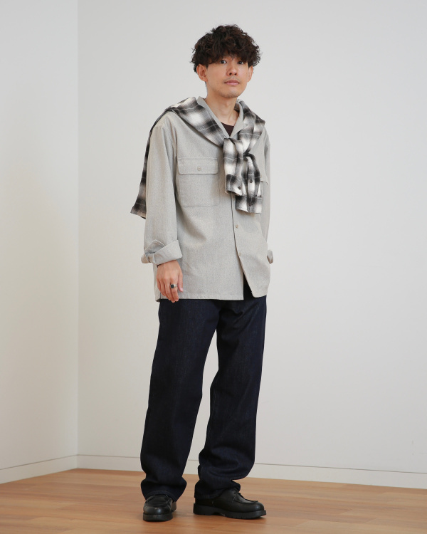 ブラッシュドコットンオーバーサイズシャツ（メンズ）の着用